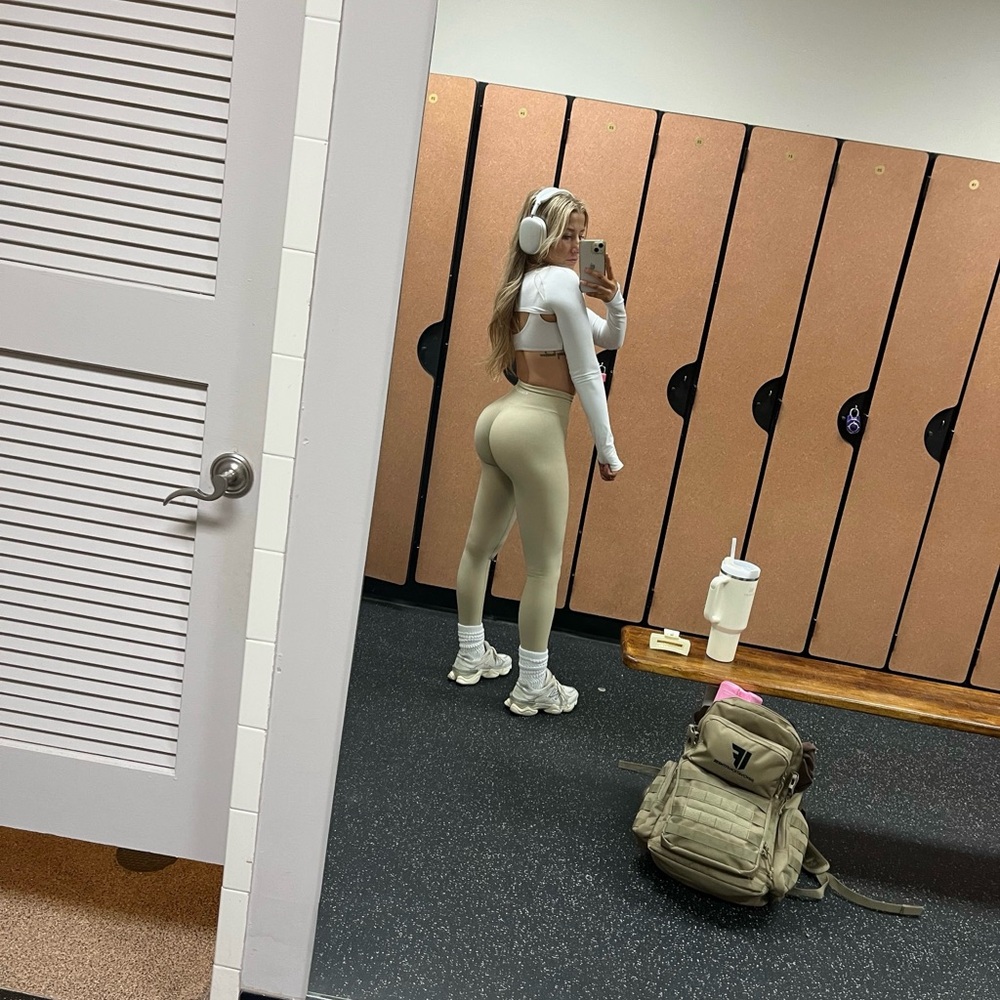Alphalete Cream Leggings